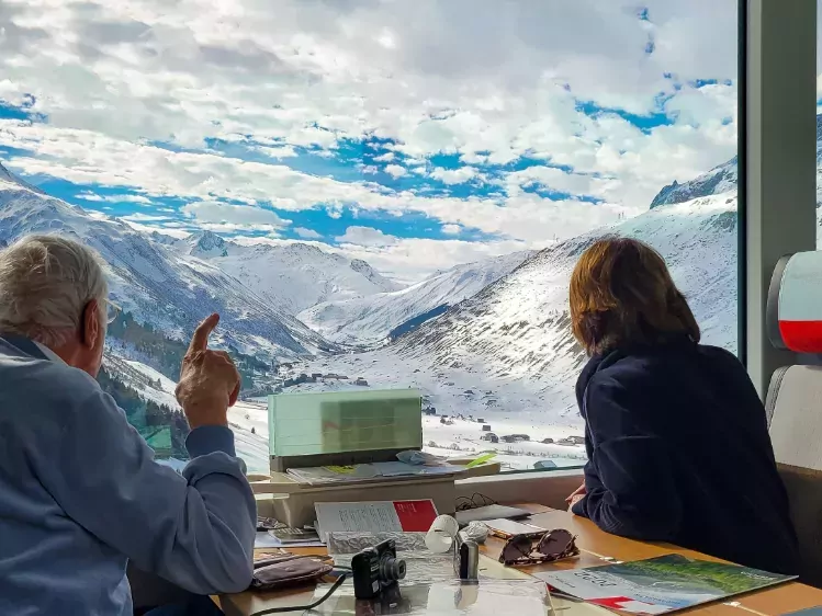 MSCH01-Zwitserland-Glacier Express-Uitzicht vanuit trein