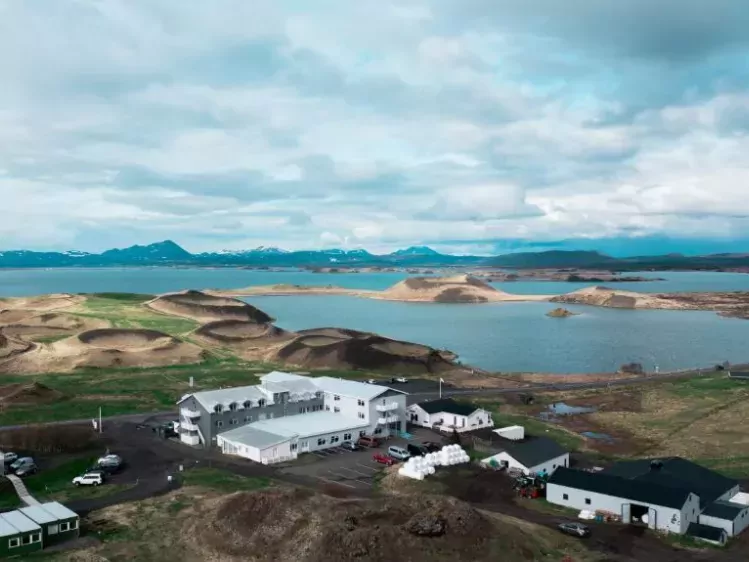 Vooraanzicht van Sel Hotel in Myvatn