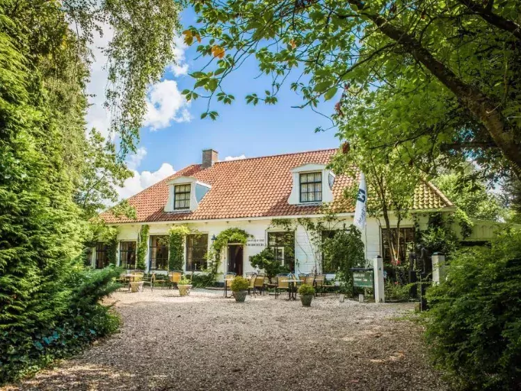 Hotellerie Schuddebeurs vooraanzicht