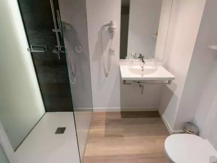 Badkamer v an Hotel R2 Bahia Cala Ratjada