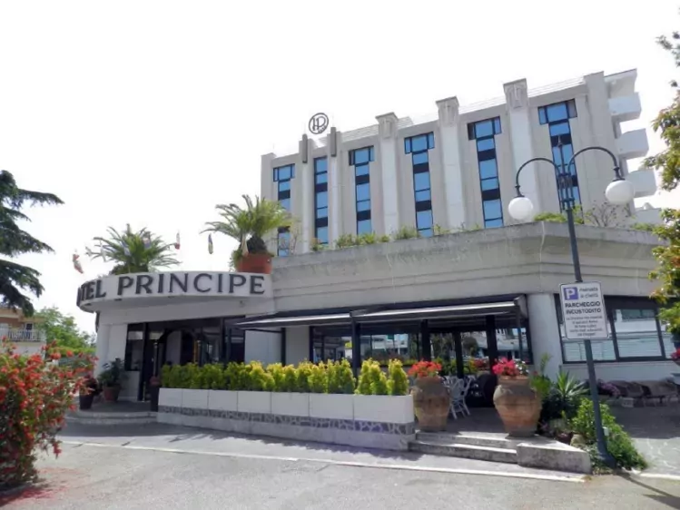 Vooraanzicht van Hotel Principe in Pomezia