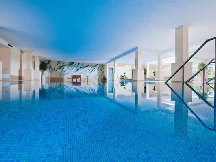 Zwembad van Sporthotel Grafenwald in Daun