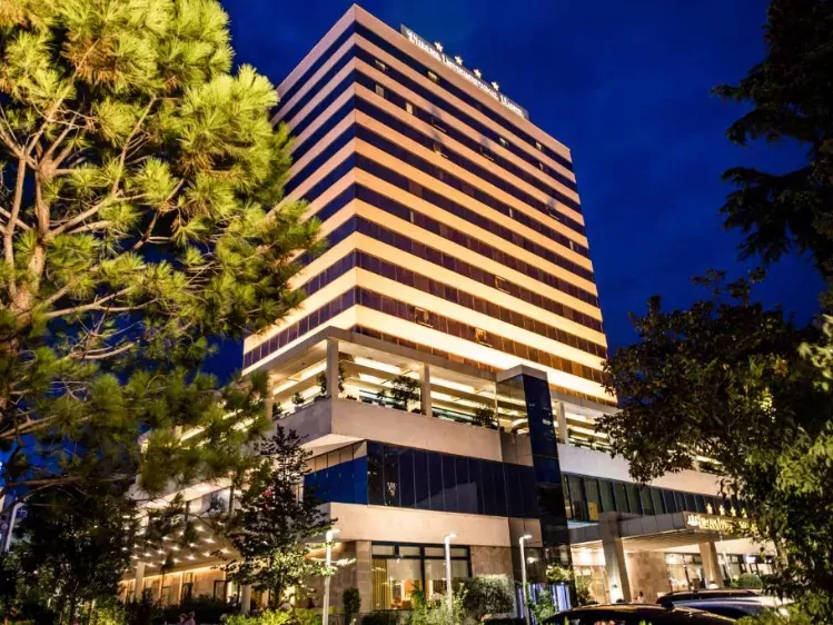 AL-TIRANAHOTEL-VOORKANT