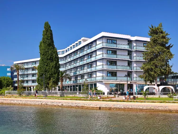 Aanzicht hotel Resort Biograd
