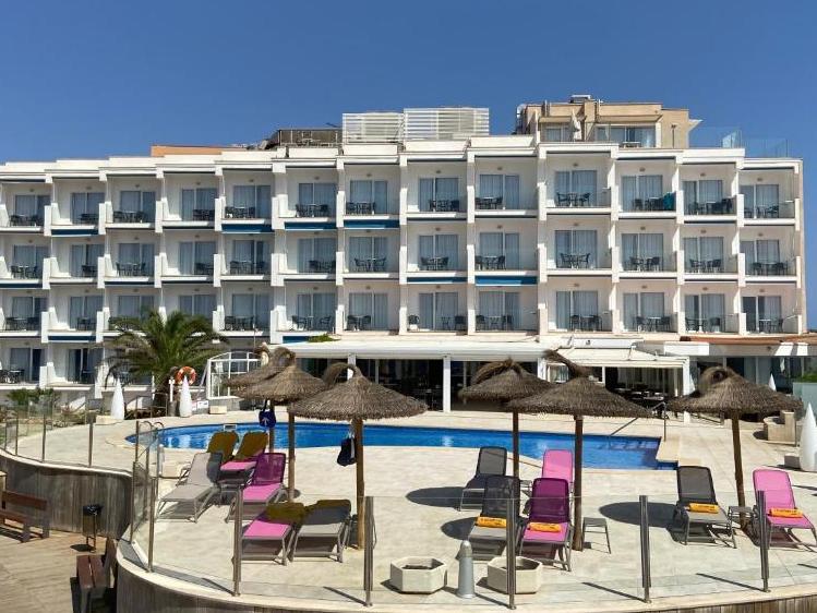 Hotel Cabo Blanco buitenaanzicht zwembad