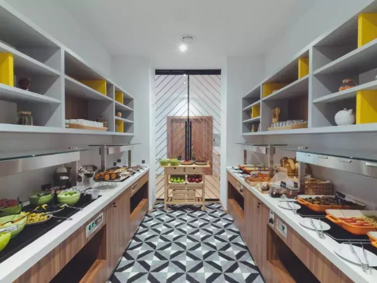 MC-HOLIDAYINN-ONTBIJT1