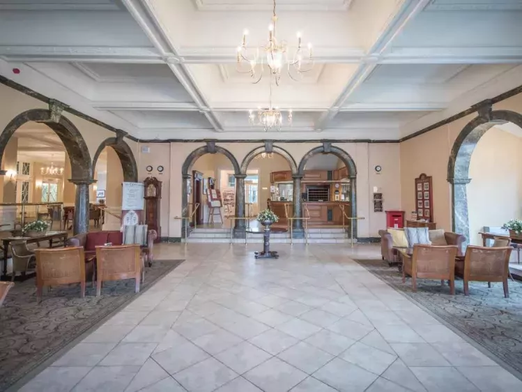 Lobby van The Cairns Hotel