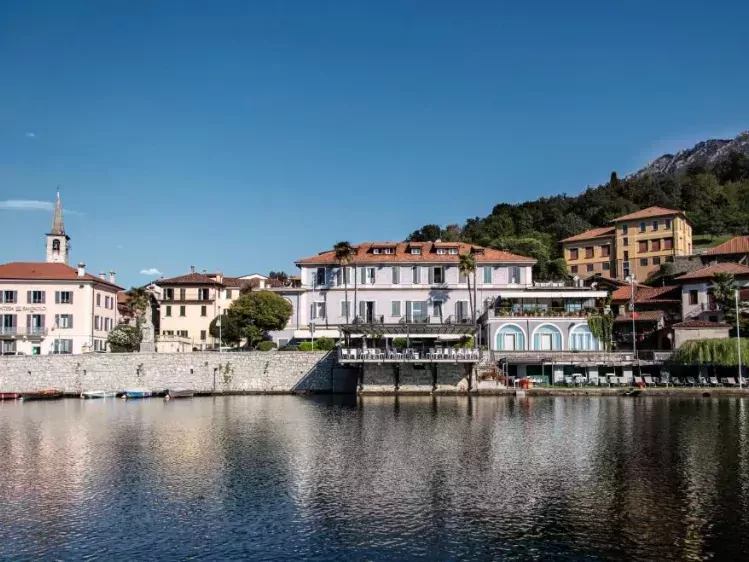 Vooraanzicht van Hotel Due Palme in Mergozzo
