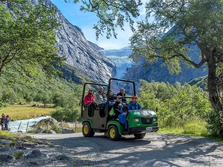 NO-Briksdalgletsjer trollauto
