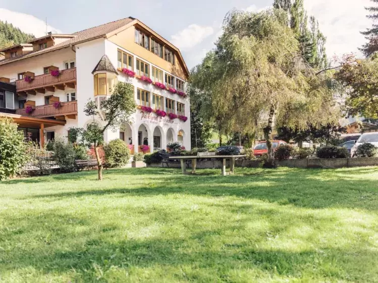 Vooraanzicht van Parkhotel Schachen in San Giovanni BZ