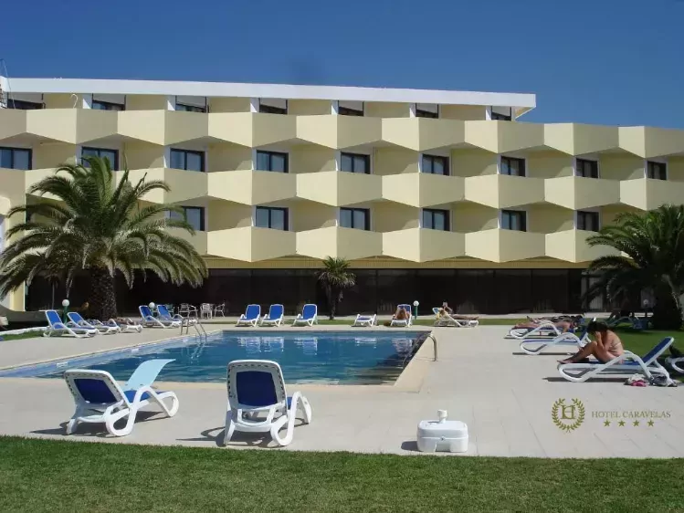 pt-hotelcaravelas-vooraanzicht
