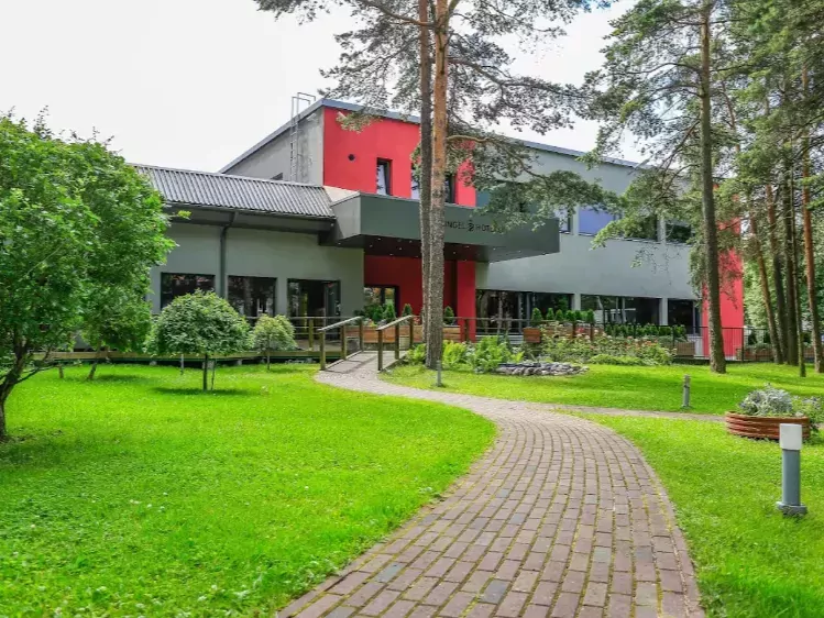 Hotel Dzingel - Vooraanzicht