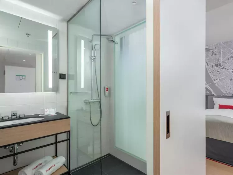 Intercity Hotel Budapest badkamer
