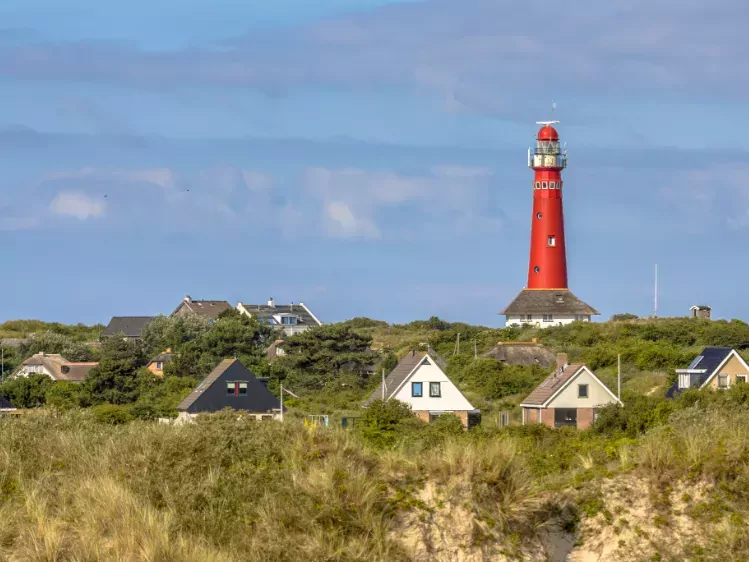 Vuurtoren in de duinen in Schiermonnikoog