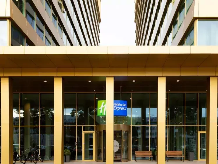 ACC - NL - AMS - Holiday Inn Express Amsterdam - vooraanzicht