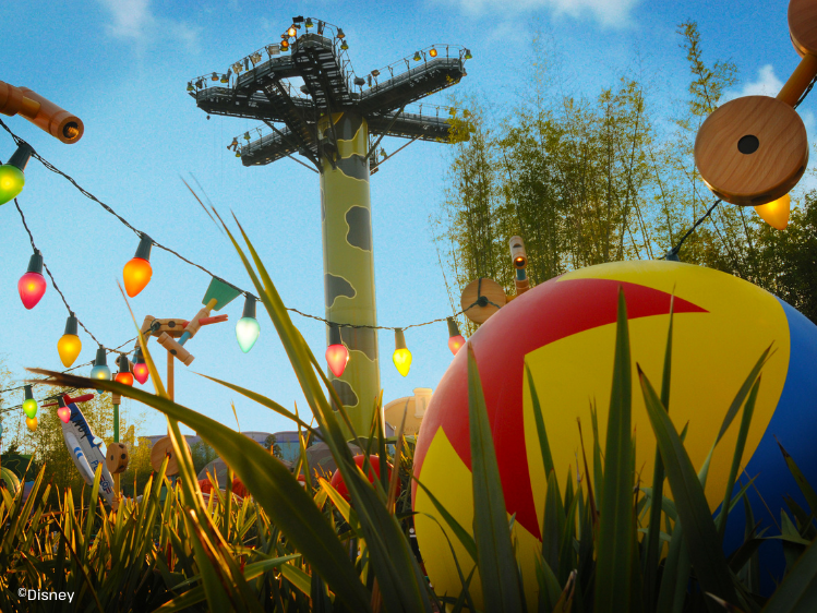 Disneyland Paris - Toy Soldiers Parachute Drop - speelgoed bal