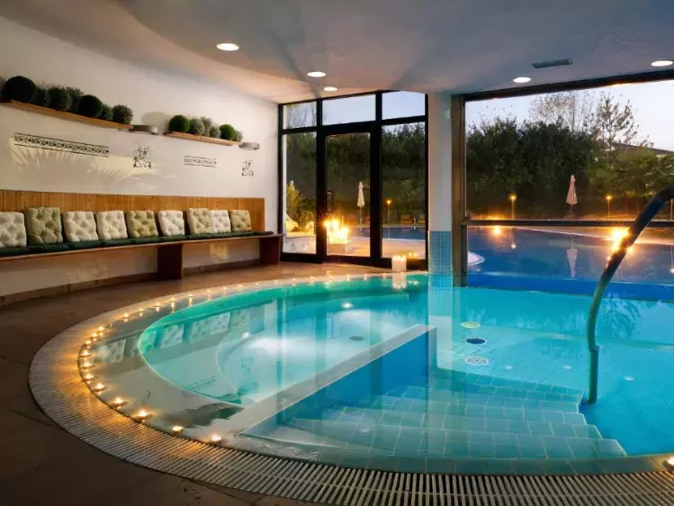 Zwembad van Villa Pace Park Hotel Bolognese in Treviso