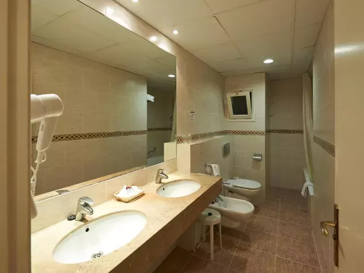 Badkamer van Hotel Abat Cisneros in Monsterrat