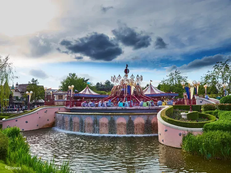 Disneyland Paris - Dumbo the Flying Elephant - zijaanzicht