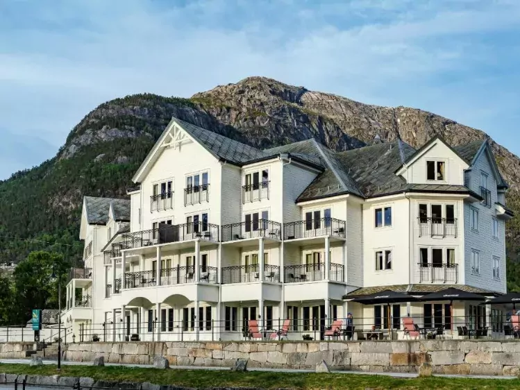 no-voringfosshotel-voorkant