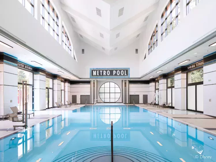Hotel New York in Disneyland Paris - Binnenzwembad