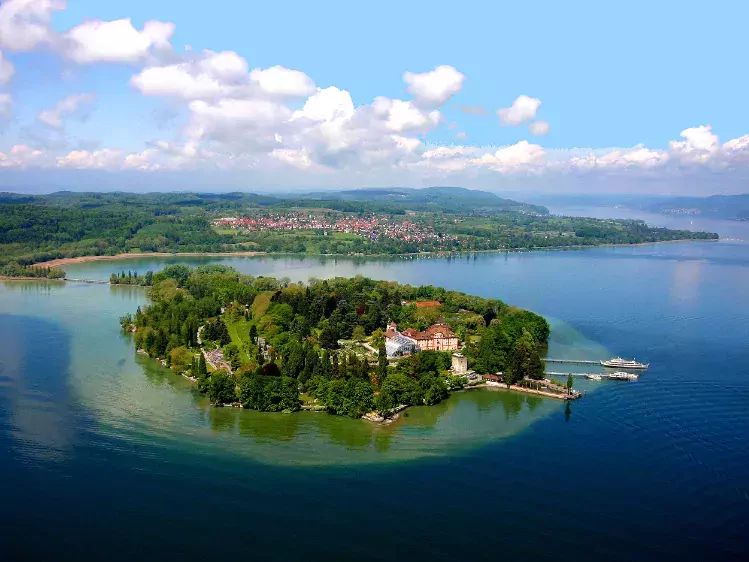Luchtfoto van bloemeneiland Mainau