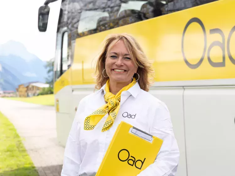 Chauffeur en reisleidster voor Comfort Class bus 2