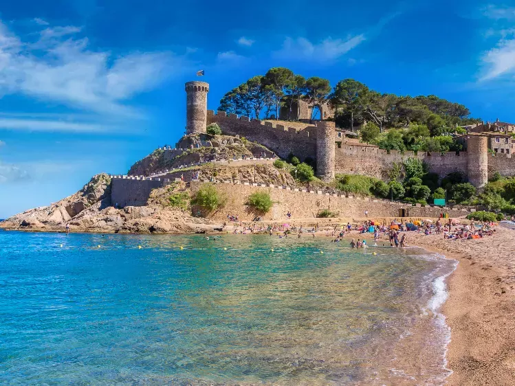 Strand van Tossa de Mar in Catalonië