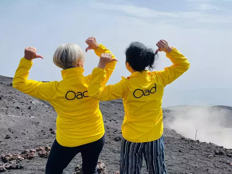 Reisleiders bij vulkaan Etna in Sicilië