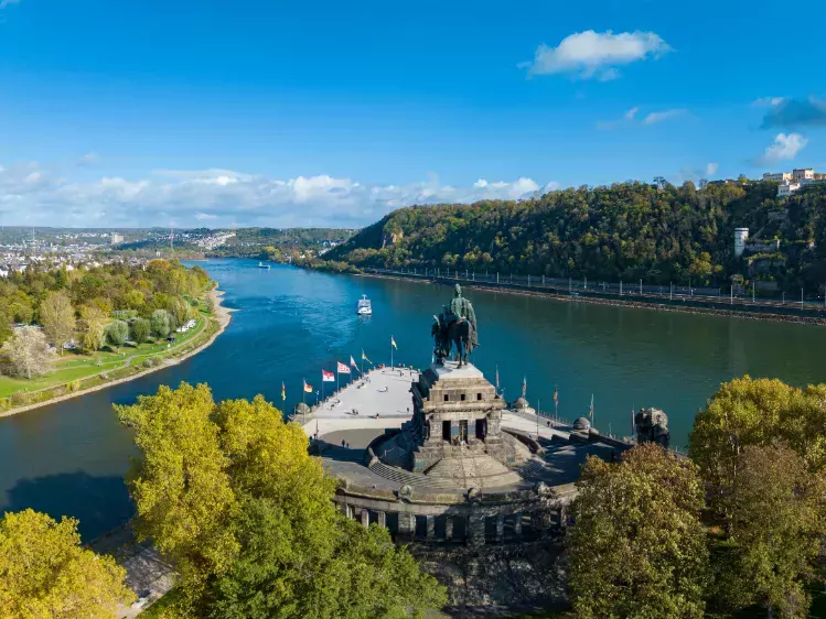 Deutsches Eck in Koblenz waar de Rijn en Moezel samenkomen