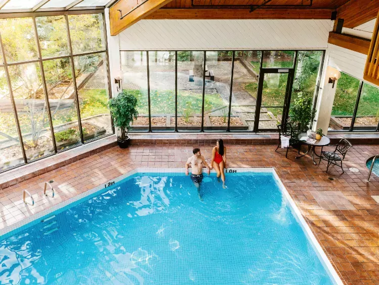 Binnenzwembad van Chateau Jasper in Canada