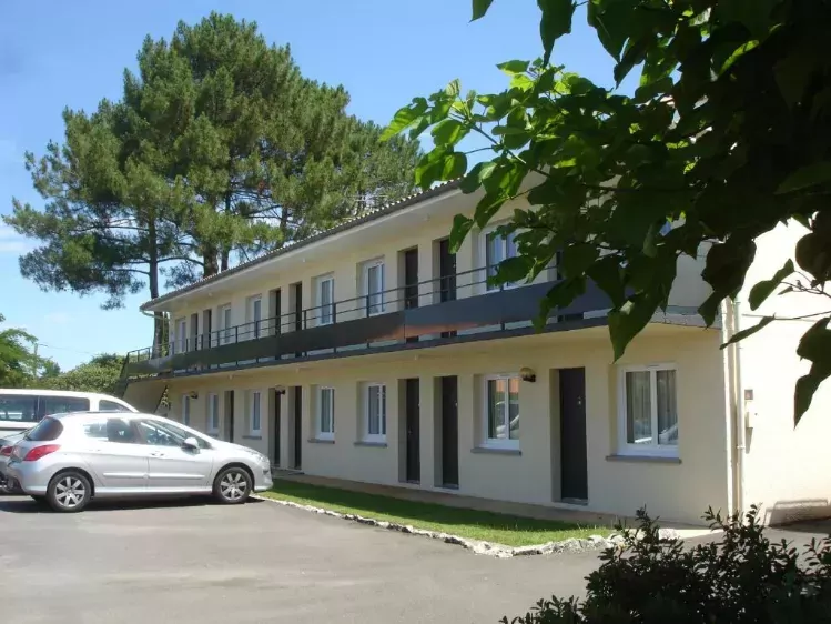 Vooraanzicht Hotel Les Bruyeres