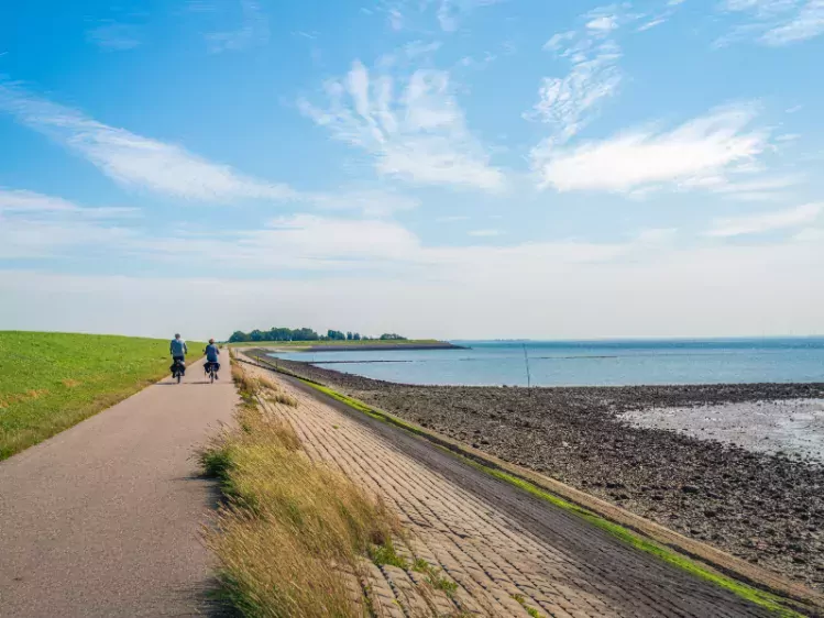 Fietsen langs het IJsselmeer