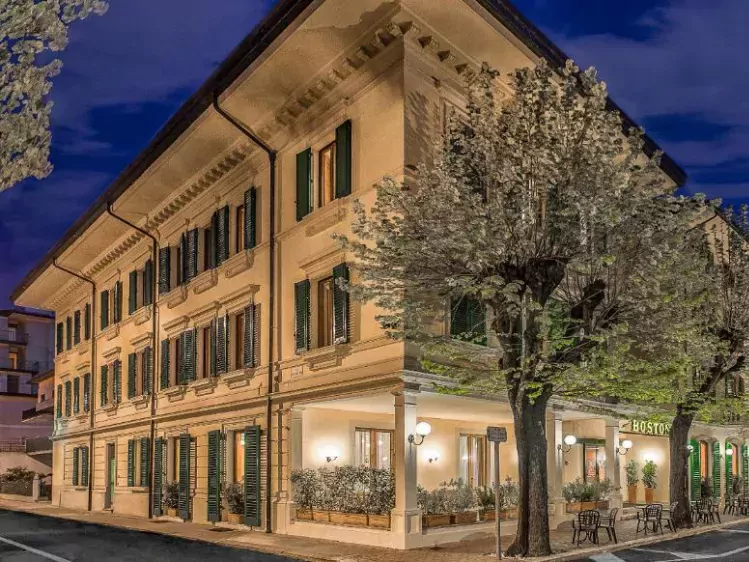 Vooraanzicht van Hotel Boston in Montecatini Terme