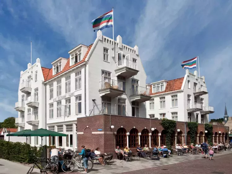 Vooraanzicht hotel van der Werff