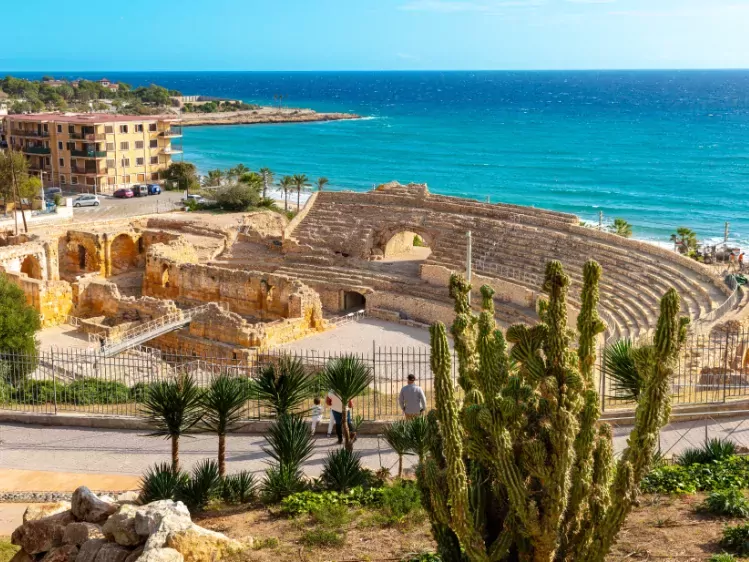 Amfitheater aan zee in Tarragona in Spanje