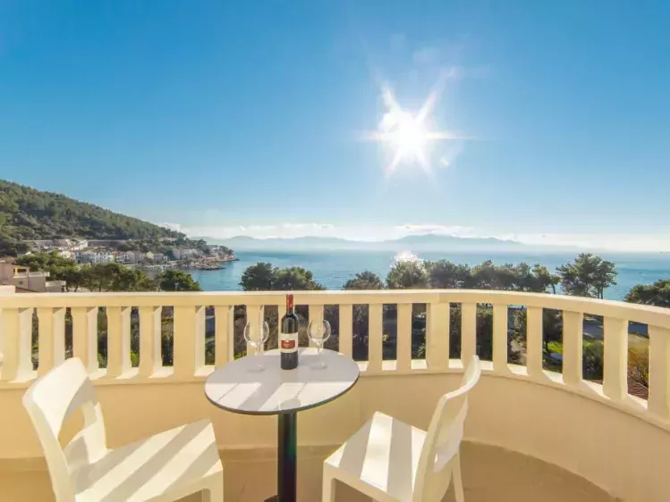 Balkon van Hotel Bella Vista in Drvenik