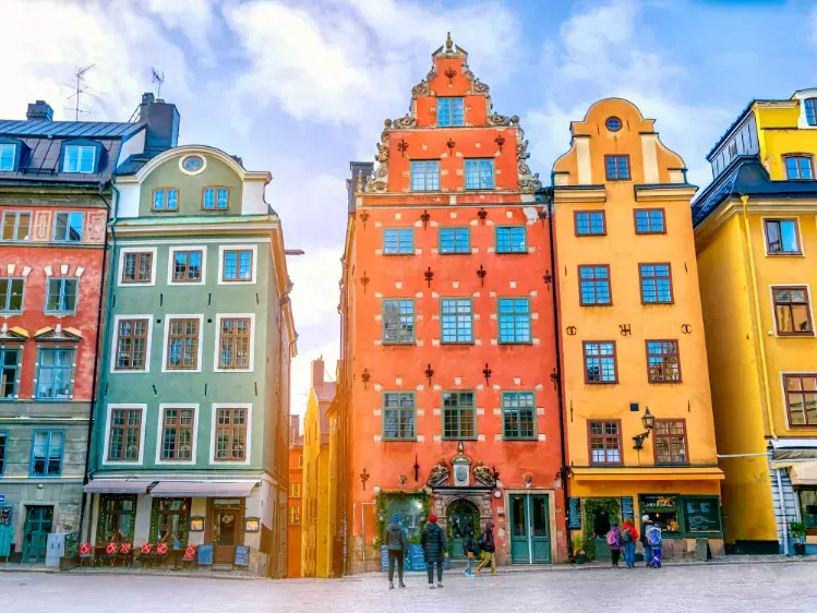 Gekleurde huizen Galma Stan in Stockholm, Zweden