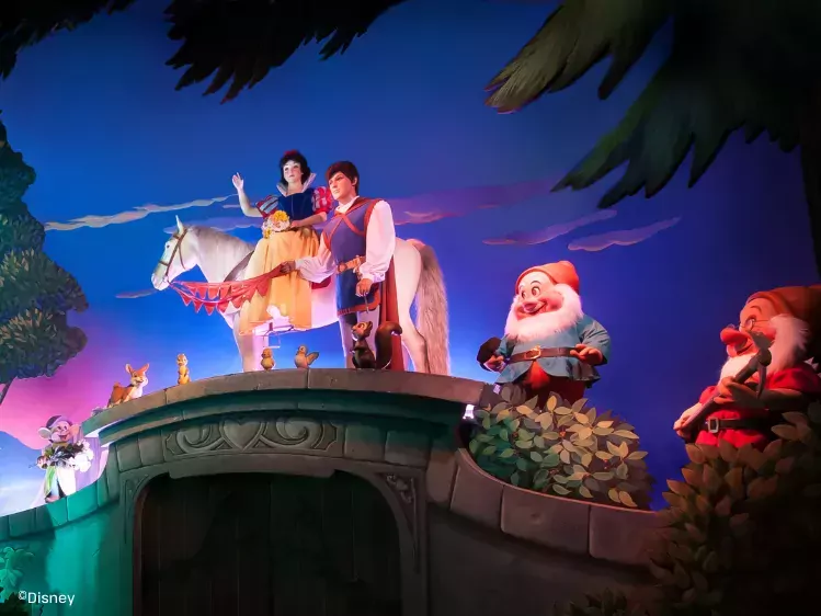 Disneyland Paris - Blanche neige et les sept nains - sneeuwwitje en zeven dwergen