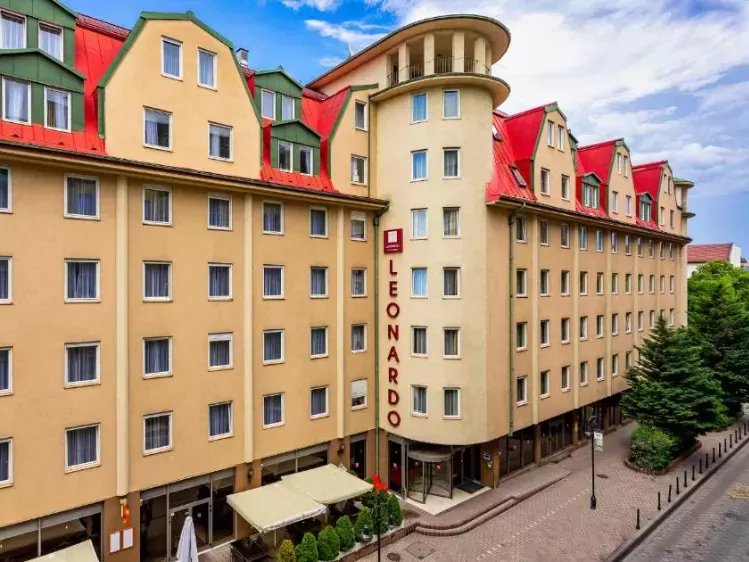 Vooraanzicht van Leonardo Hotel in Budapest