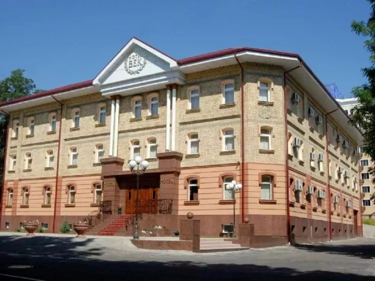 Vooraanzicht van Hotel Bek in Tashkent