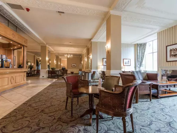 Bar van The Cairns Hotel