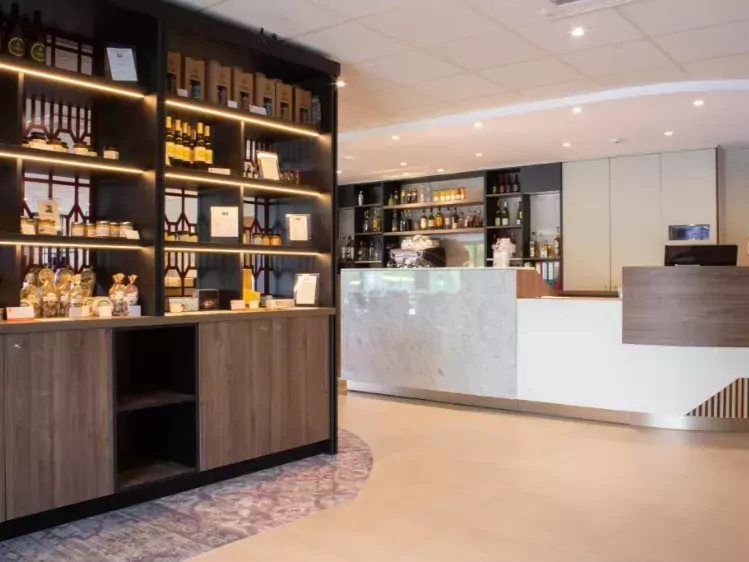 Brit Hotel Caen - Mémorial - Bar