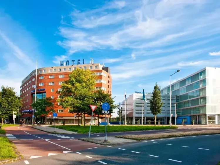 Vooraanzicht van Westcord Art Hotel