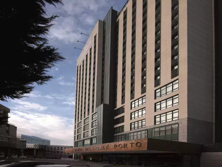 Vooraanzicht van Vila Gale Porto