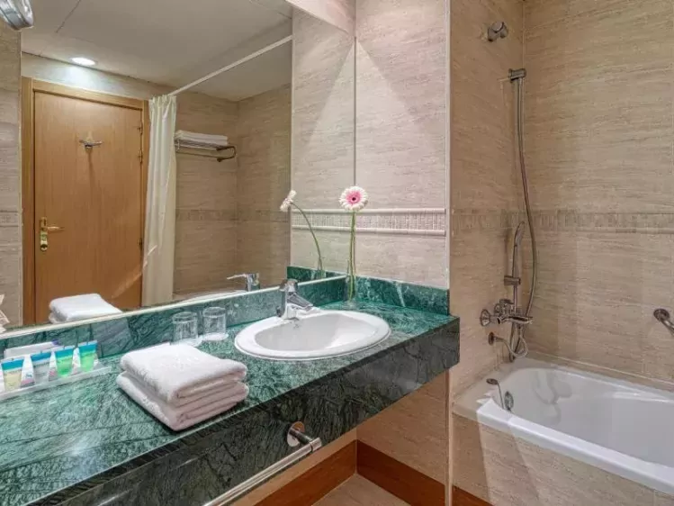 Hotel Senator Marbella voorbeeld badkamer