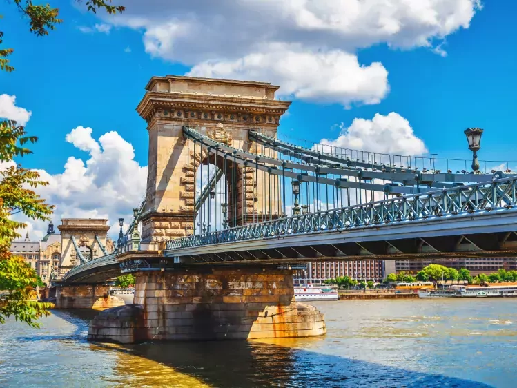 Kettingbrug in stadsgedeelte Pest in Budapest