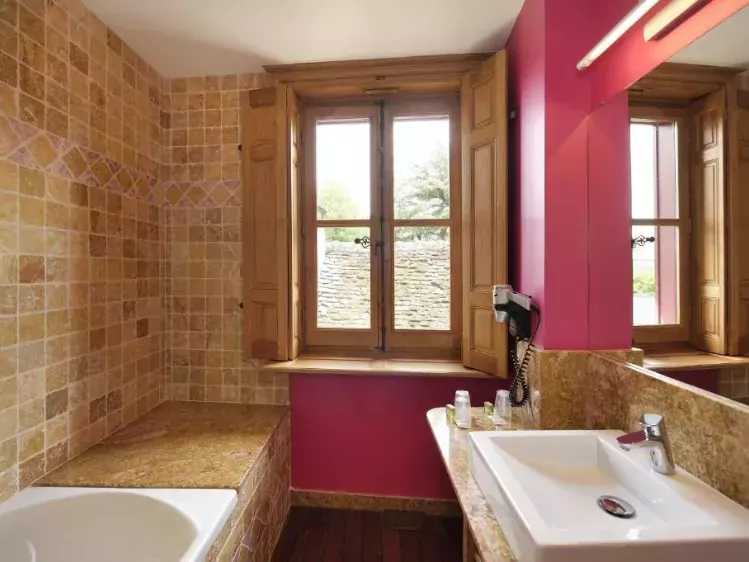 Hotel La Diligence voorbeeld badkamer