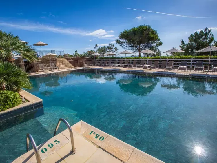 Hôtel La Lagune - Zwembad