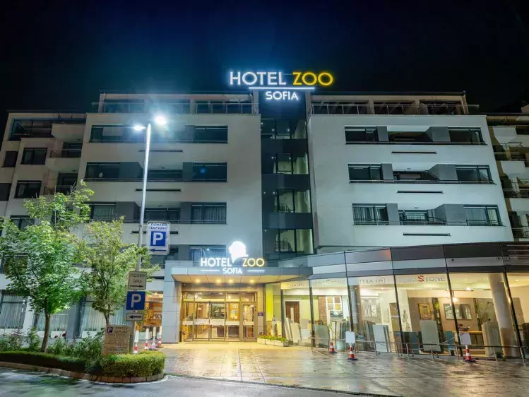 Hotel Zoo sofia vooraanzicht avond